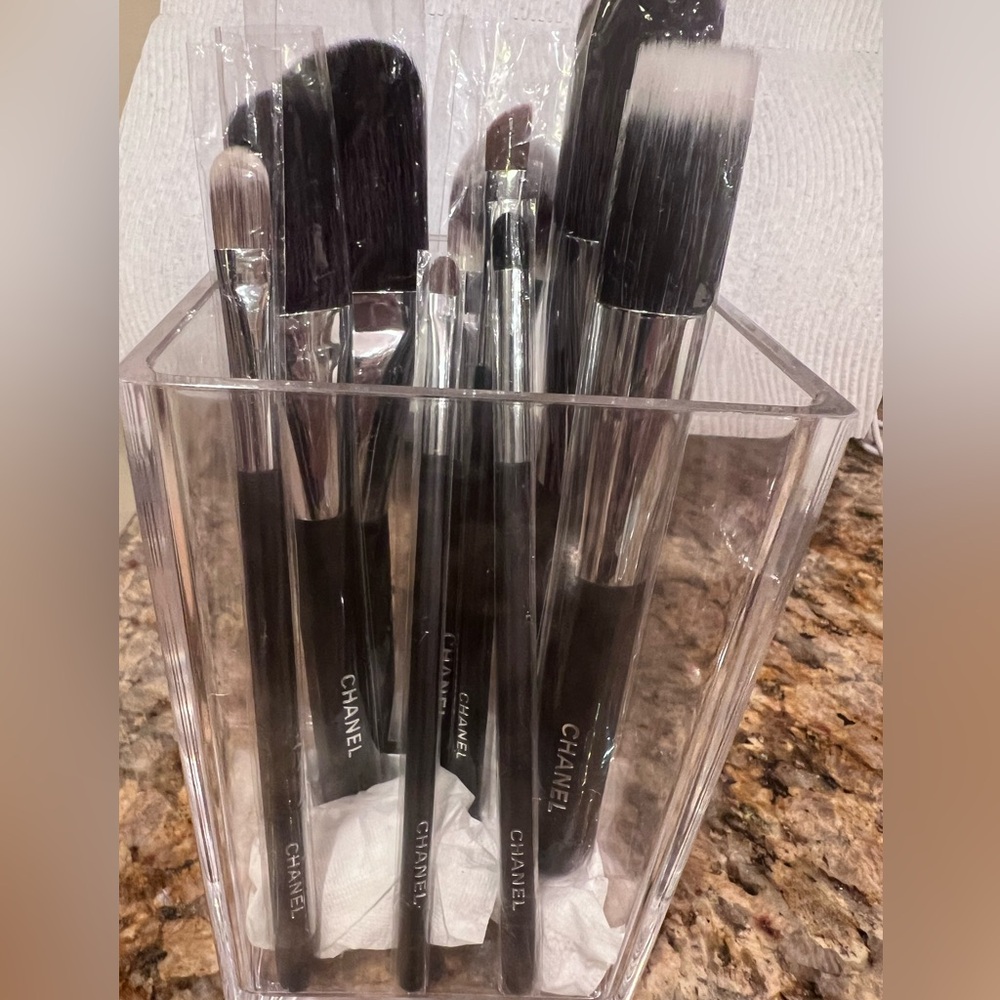 SOLD $280 9/18 Chanel Beauty 9 piece makeup brush set for face & eye brand new.